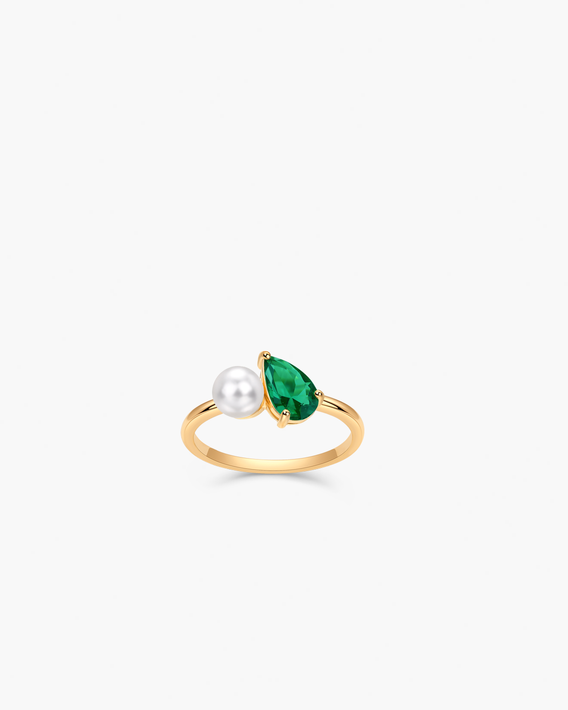 Gold ring with a green gemstone and pearl 